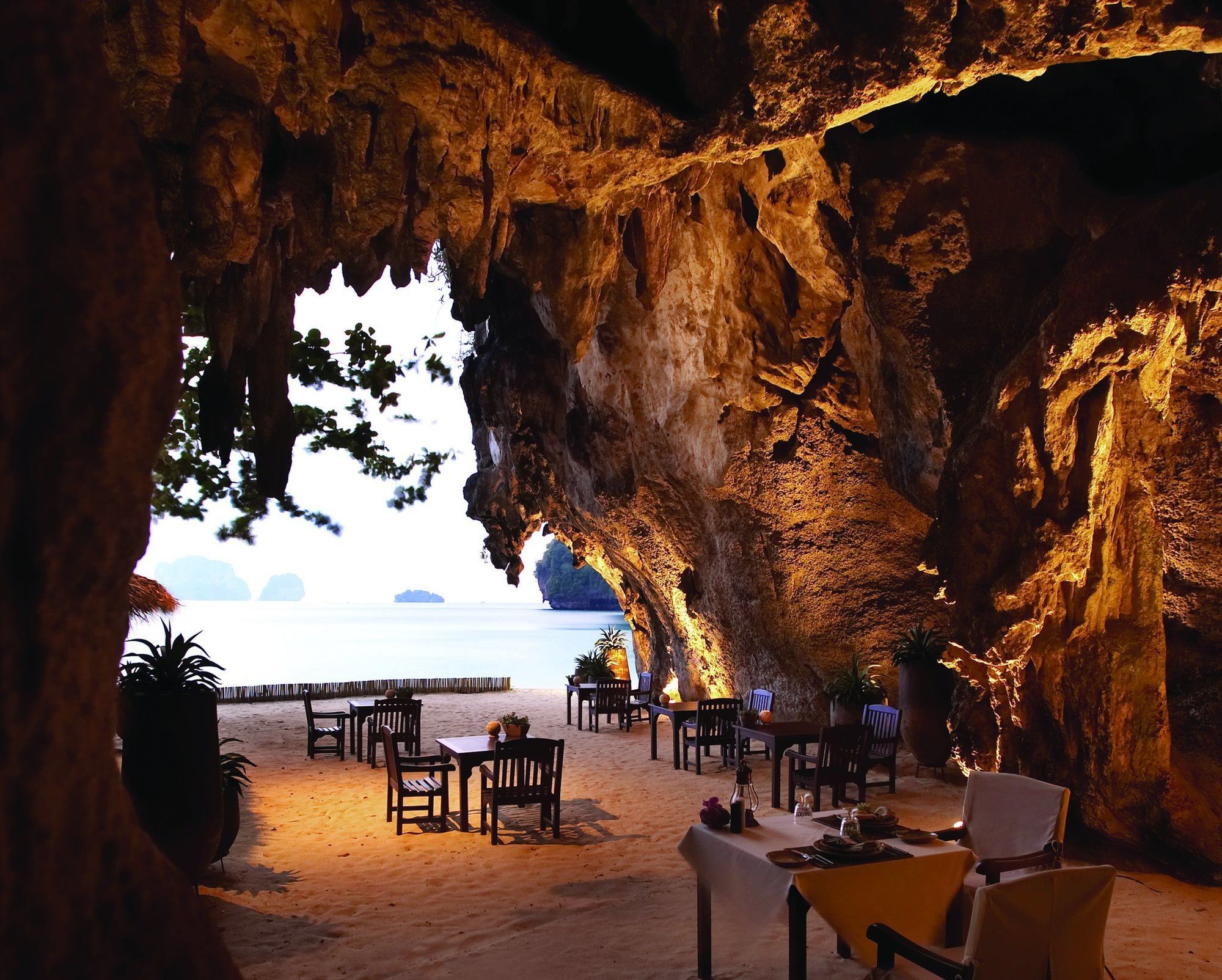 Interesting hotels. Краби Rayavadee. The Grotto ресторан Тайланд. Отель Rayavadee Krabi, Таиланд. The Grotto, Краби, Таиланд.